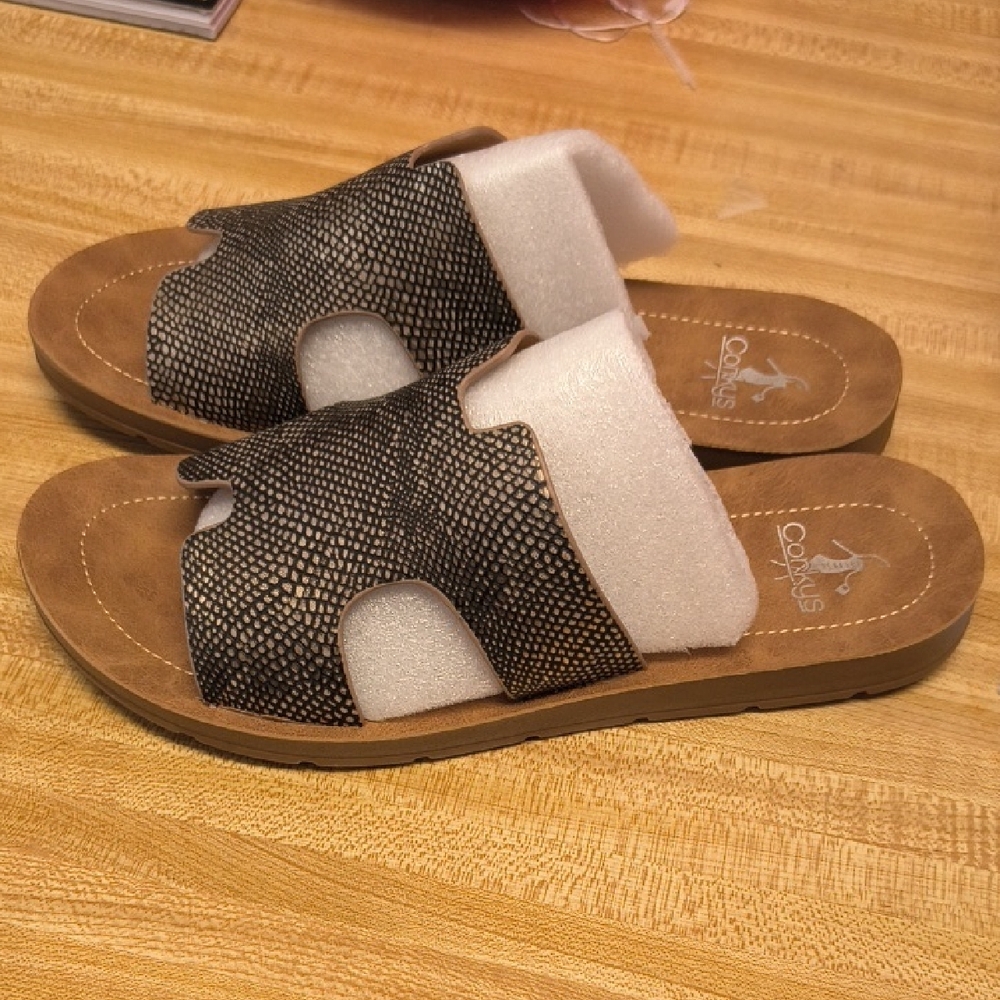 Corkys Women's Textured Black Slide Sandals